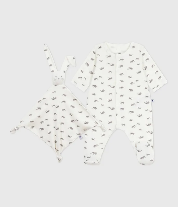 Newborn babies' printed cotton gift set