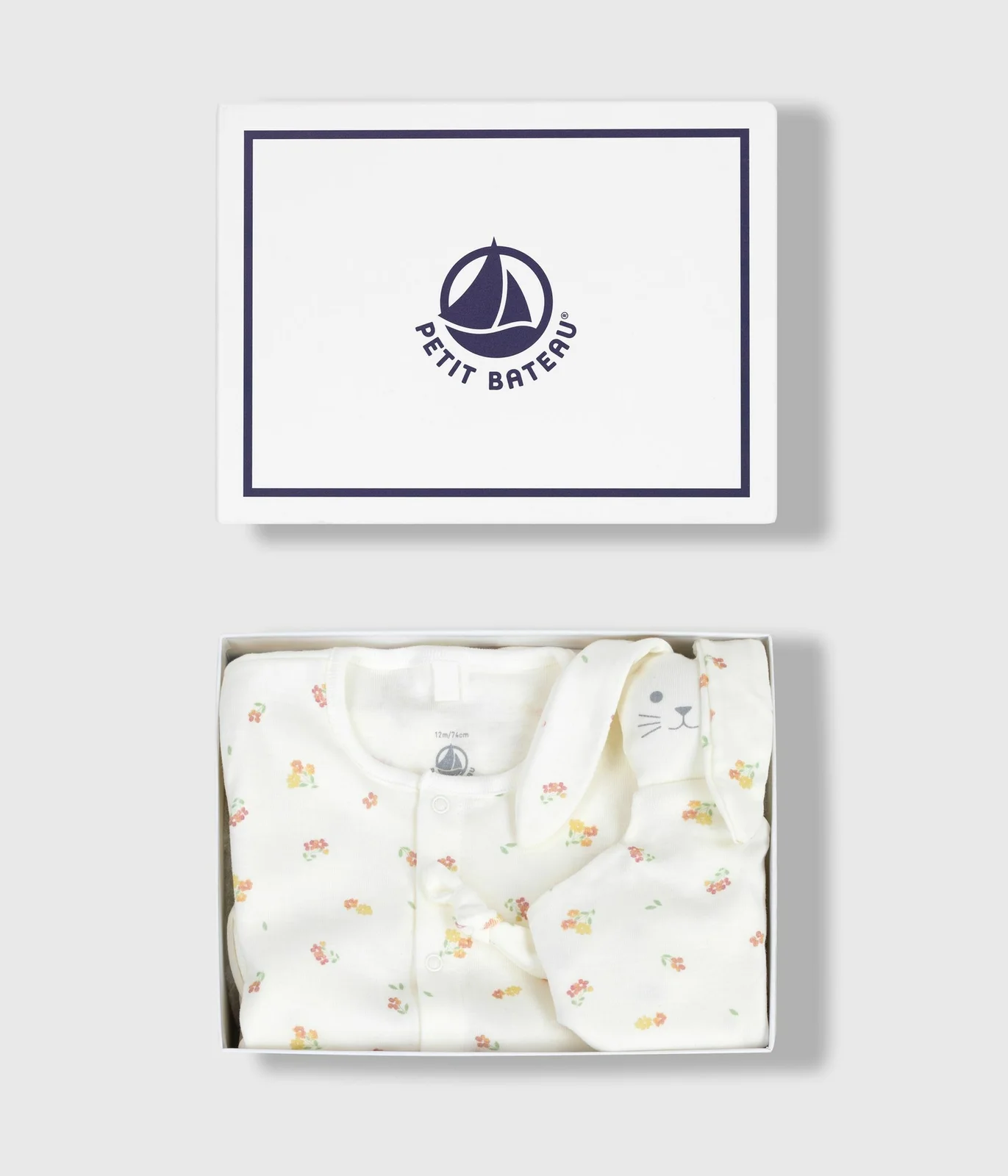 Newborn babies' floral-print cotton gift set