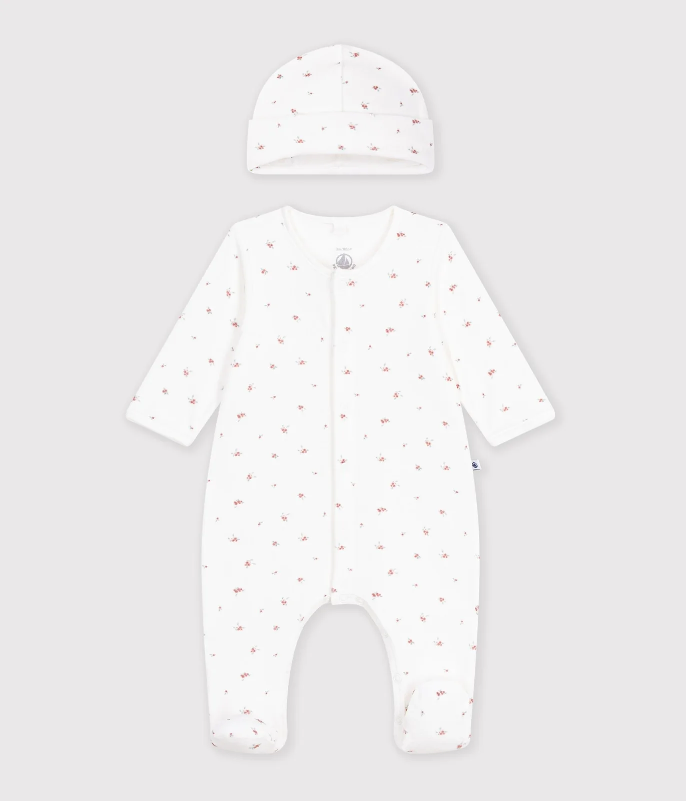 Newborn babies' printed cotton gift set