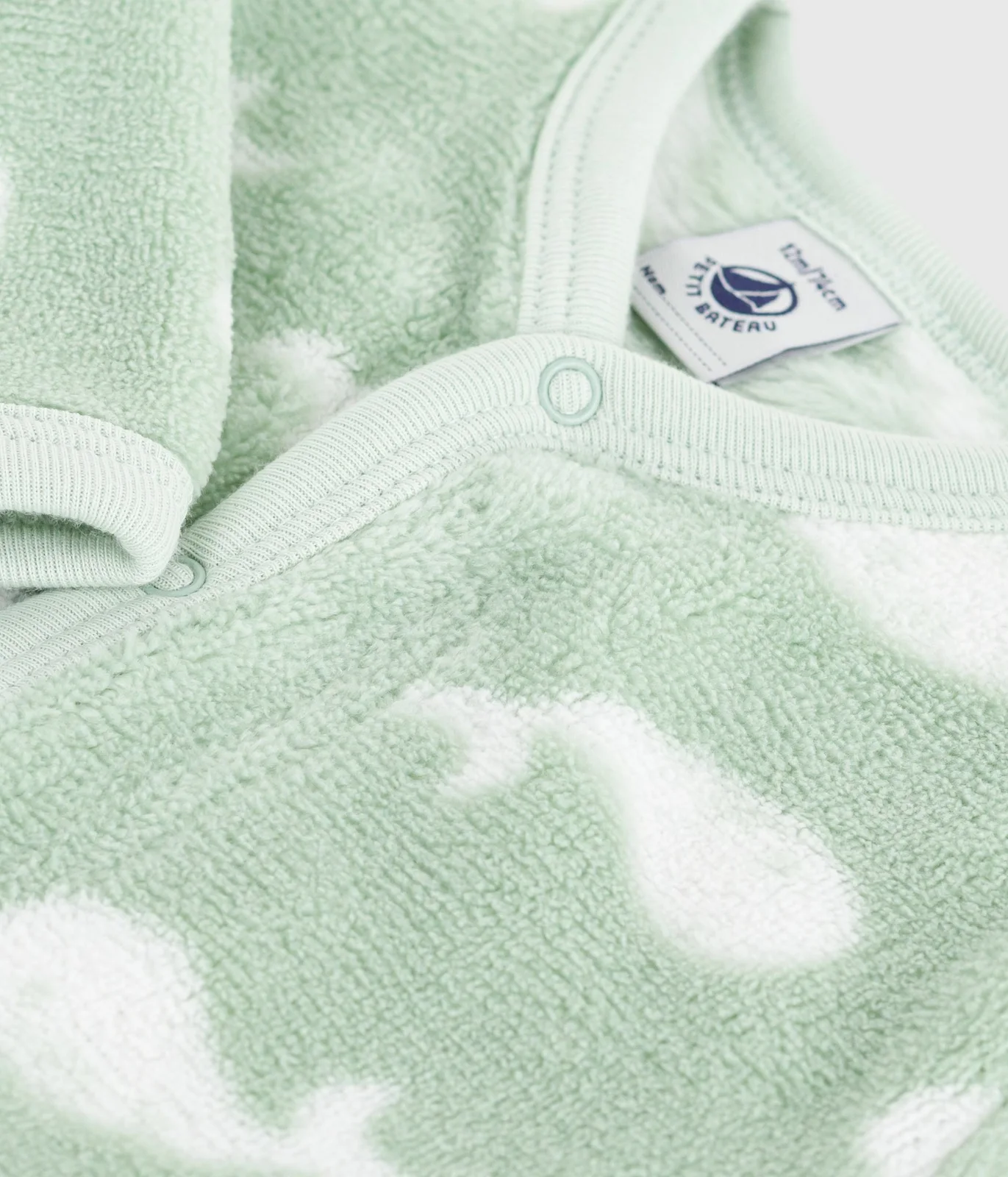 Babies' winter onesie in whale-print fleece