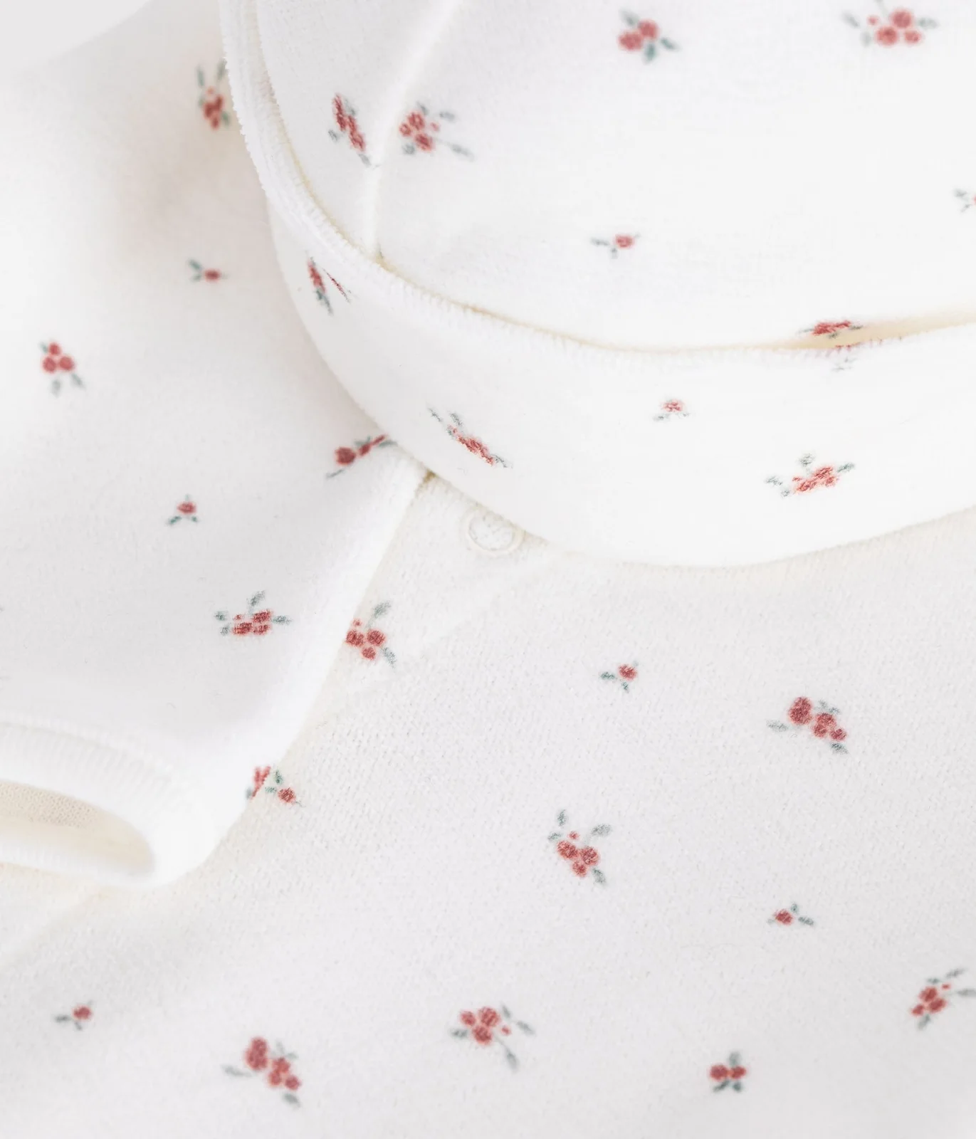 Newborn babies' printed cotton gift set