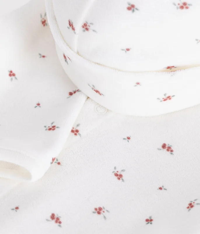 Newborn babies' printed cotton gift set