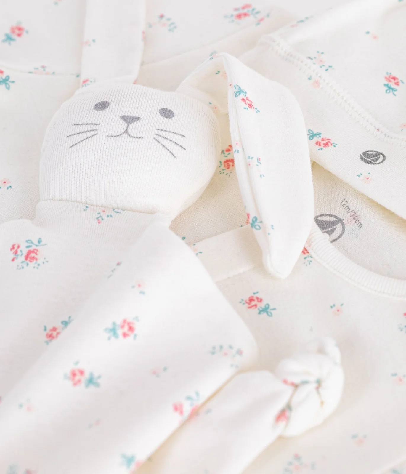 Newborn babies' floral-print cotton gift set