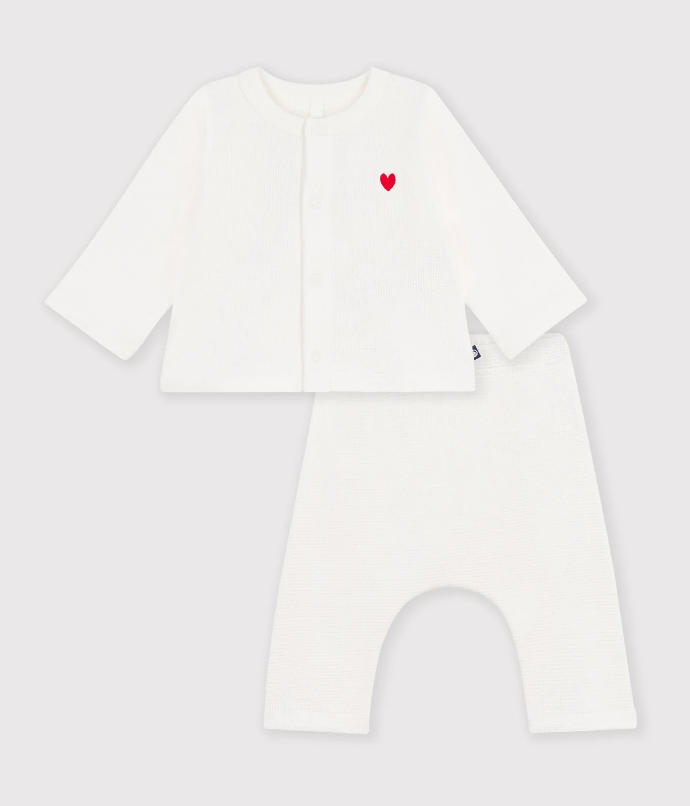 Baby set in plain embroidered cotton chest