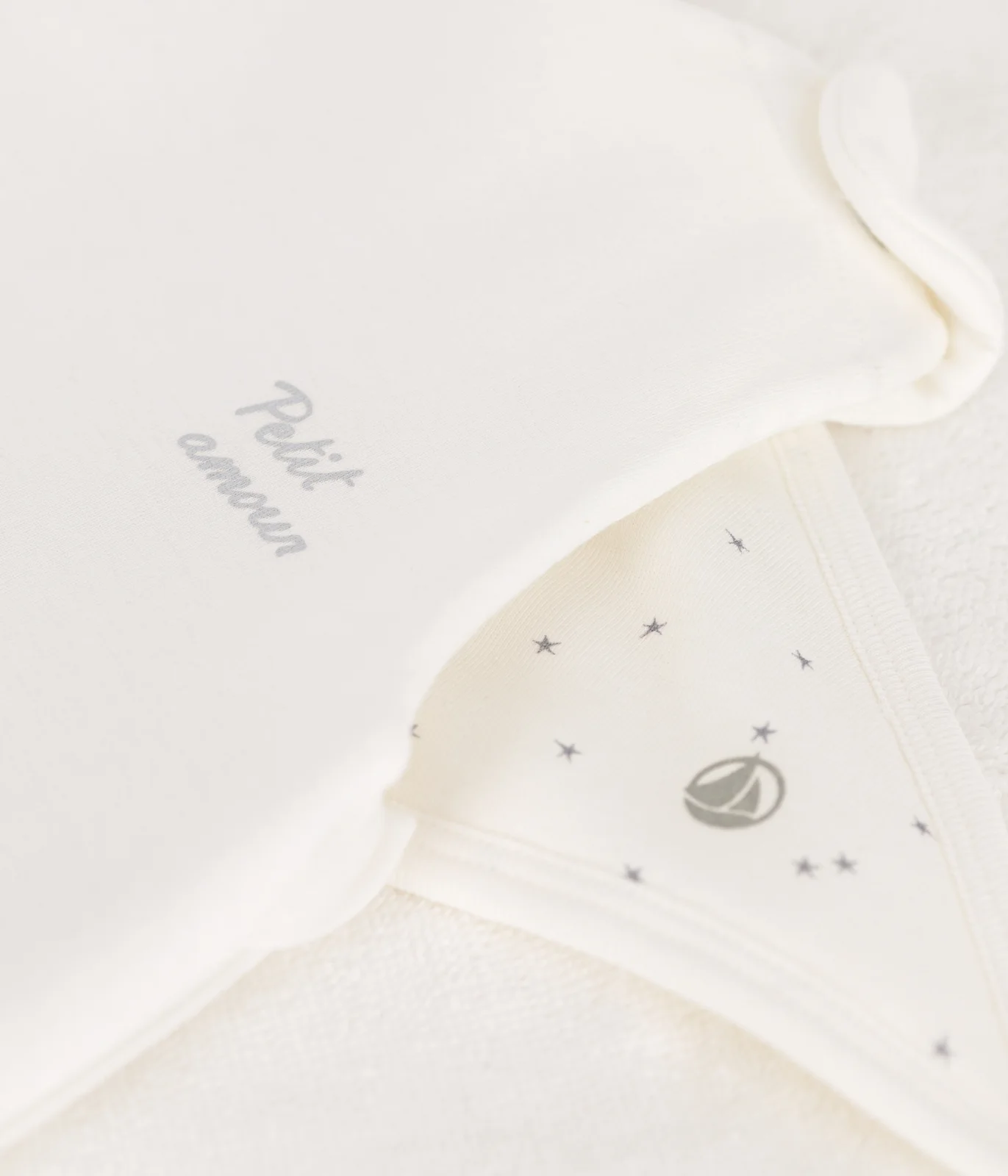 Maternity suitcase, lightweight materials for babies