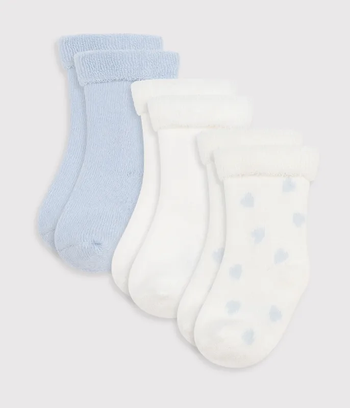 Pack of plain cotton socks for newborn babies