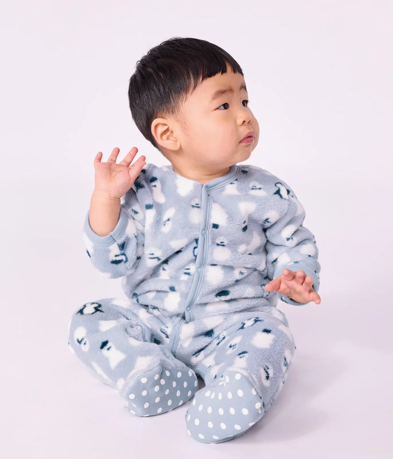 Babies' fleece onesie with a snowman print
