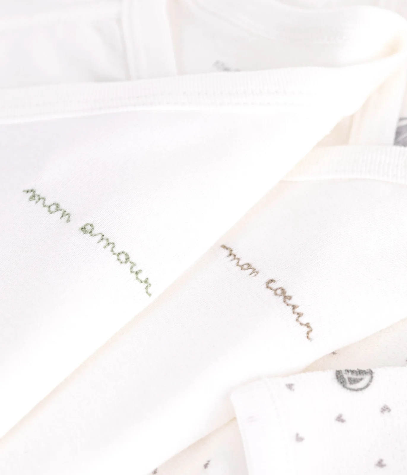 Newborn babies' gift box set in cotton printed with little hearts