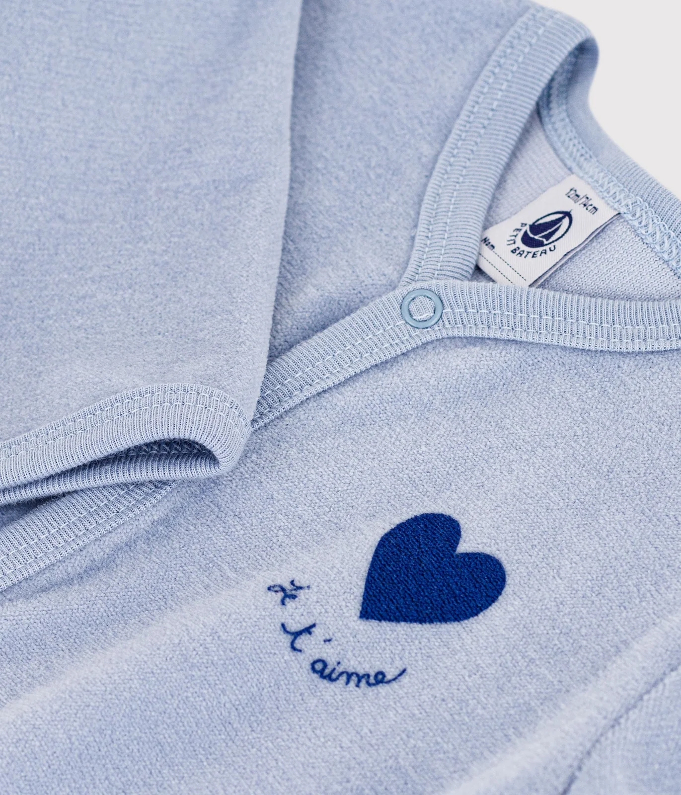 Babies' plain velour pyjama suit with a placed design