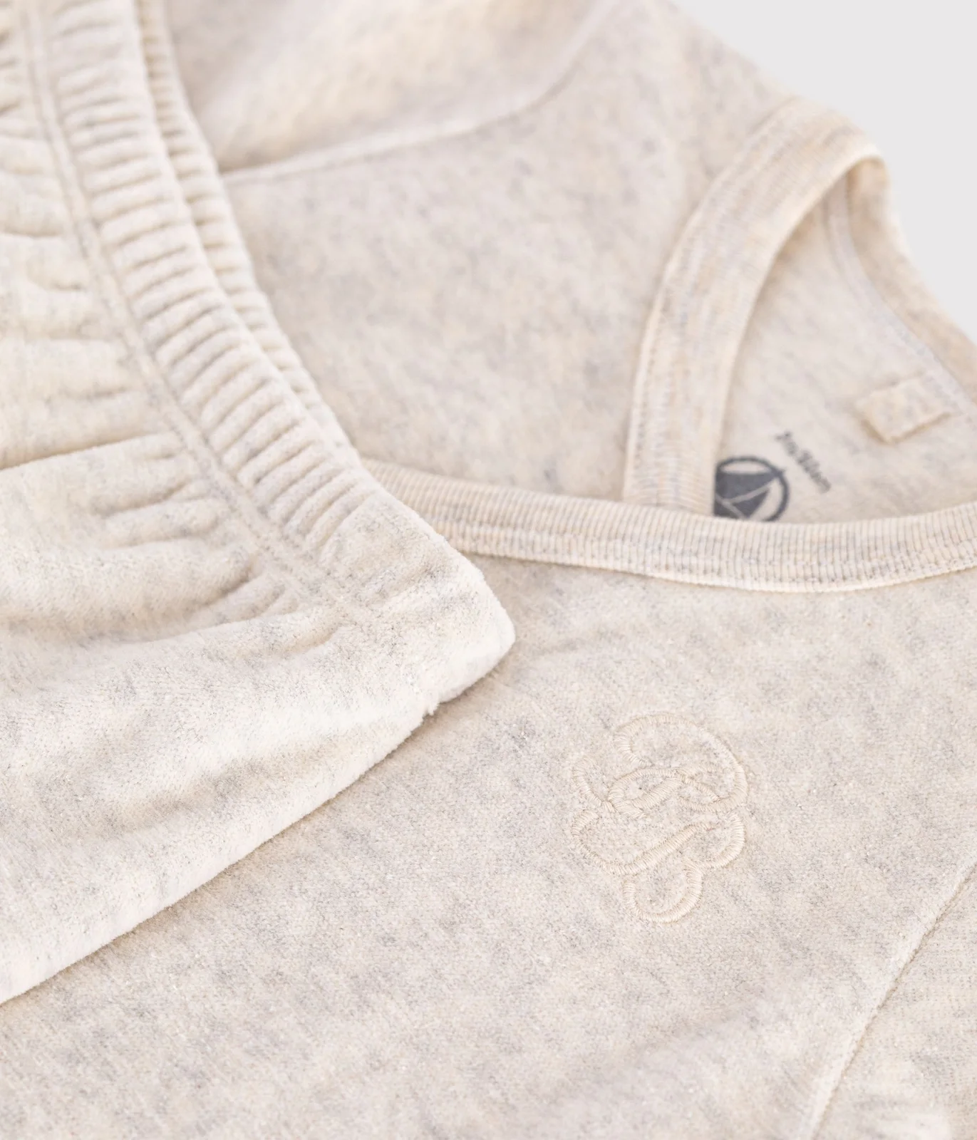 Babies' outfit in plain cotton with embroidery on the chest