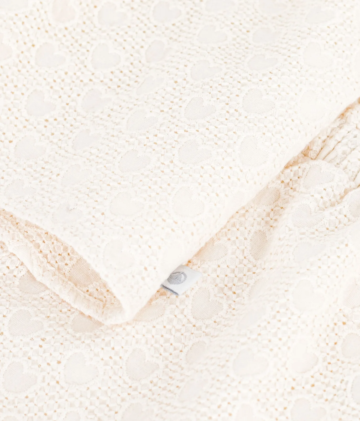 Babies' 2-piece outfit in broderie anglaise, hearts design
