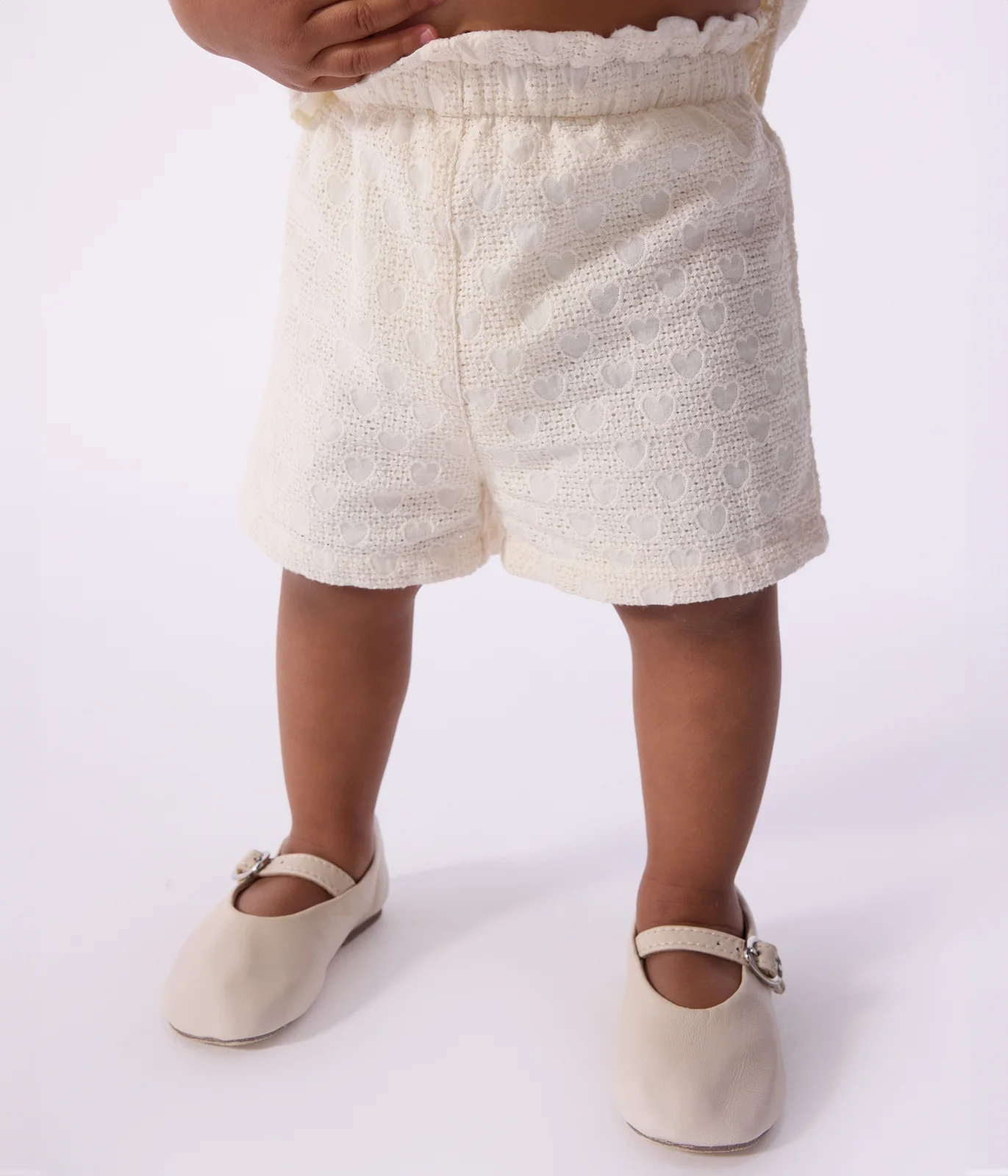 Babies' 2-piece outfit in broderie anglaise, hearts design