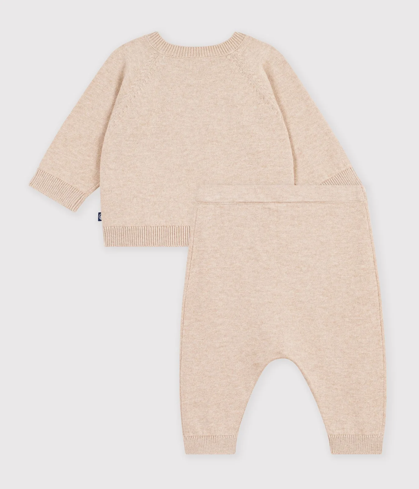 Patterned knitted set for babies
