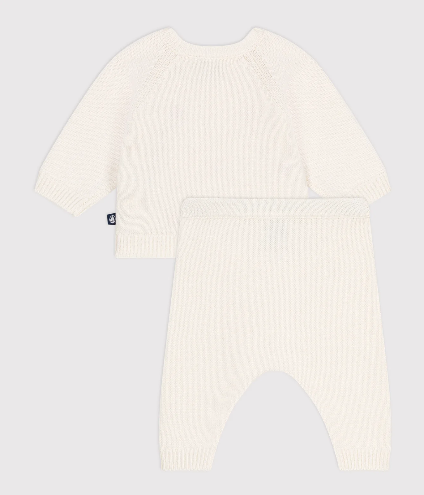 Babies' two-piece knitted outfit with embroidered hearts