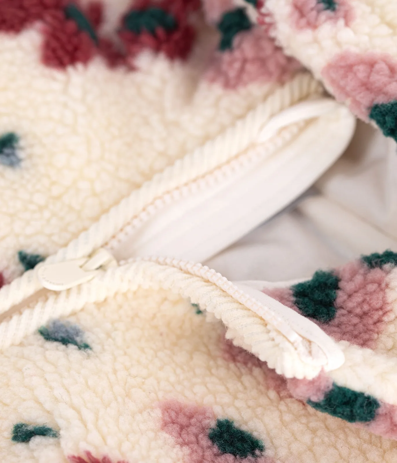 Children's hooded jacket in floral sherpa