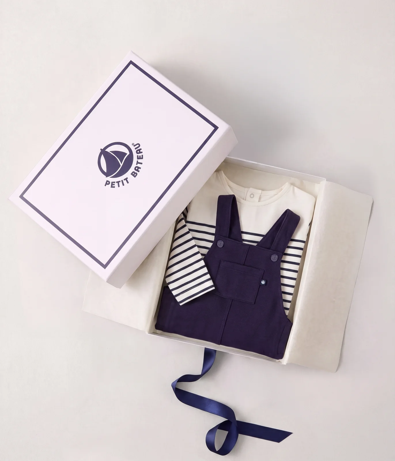 Babies' cotton gift set: T-shirt and dungarees