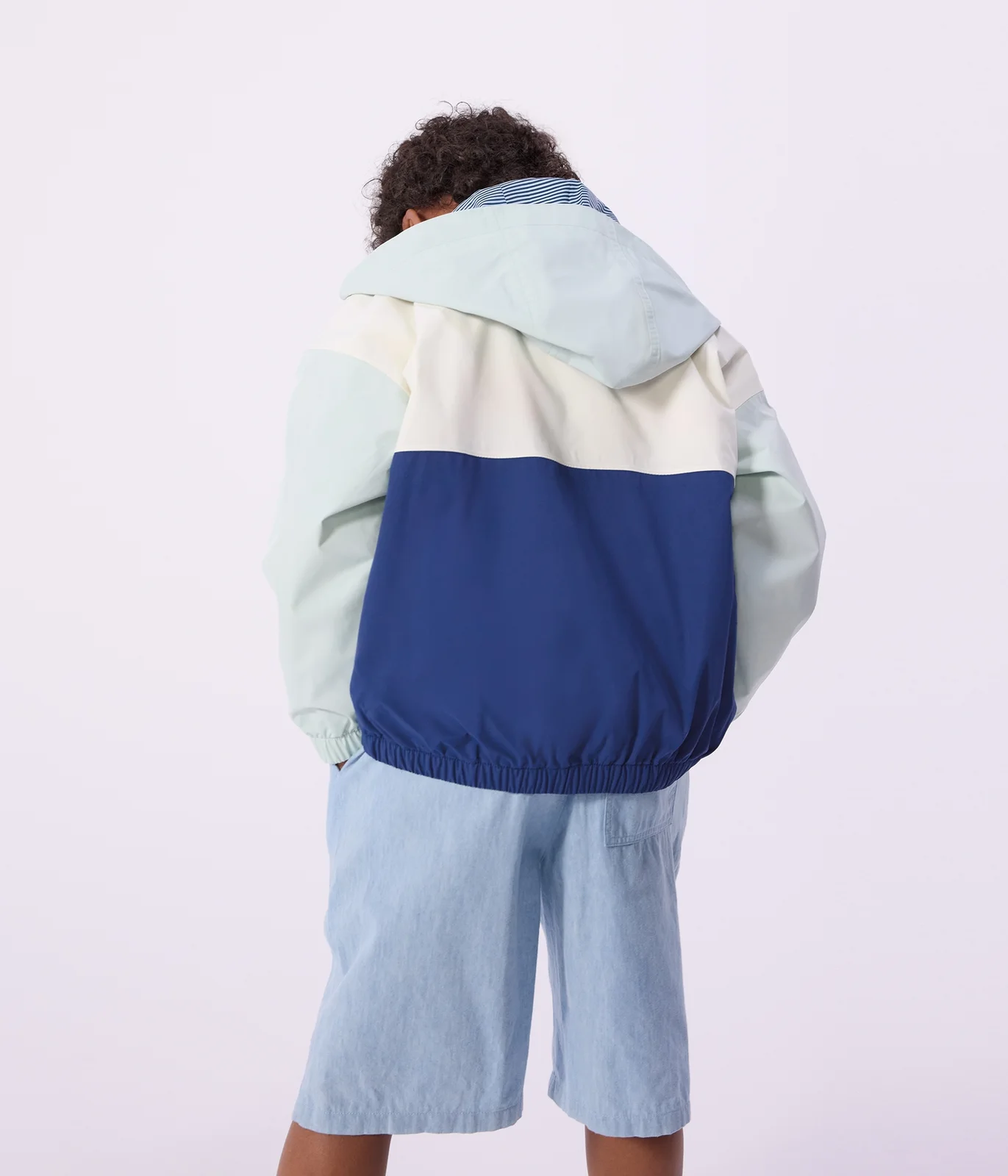 Children's windbreaker with a retractable hood
