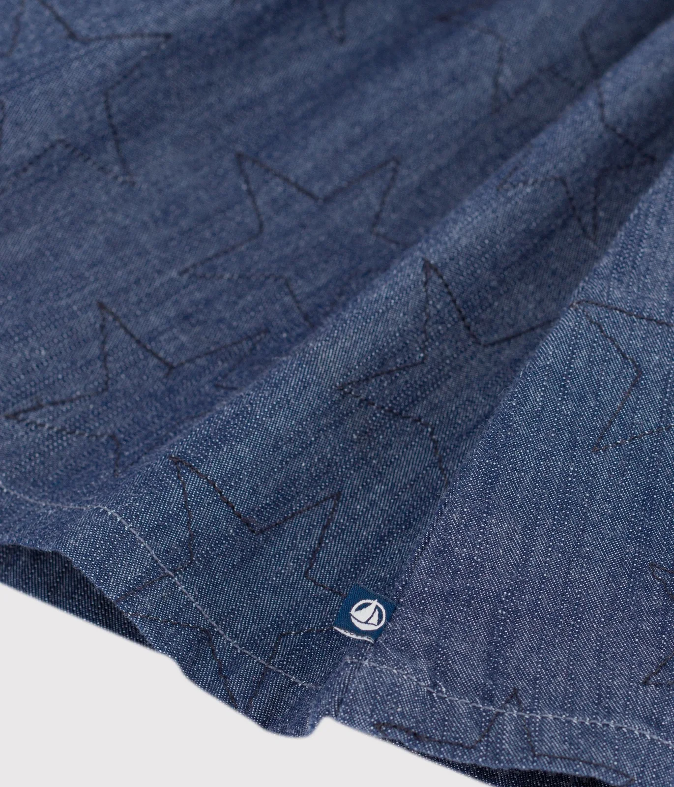 Short skirt in plain denim with a star pattern