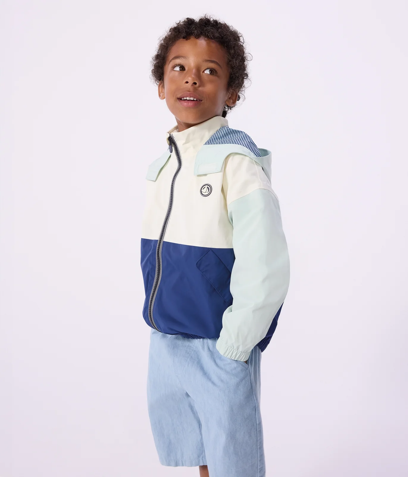 Children's windbreaker with a retractable hood
