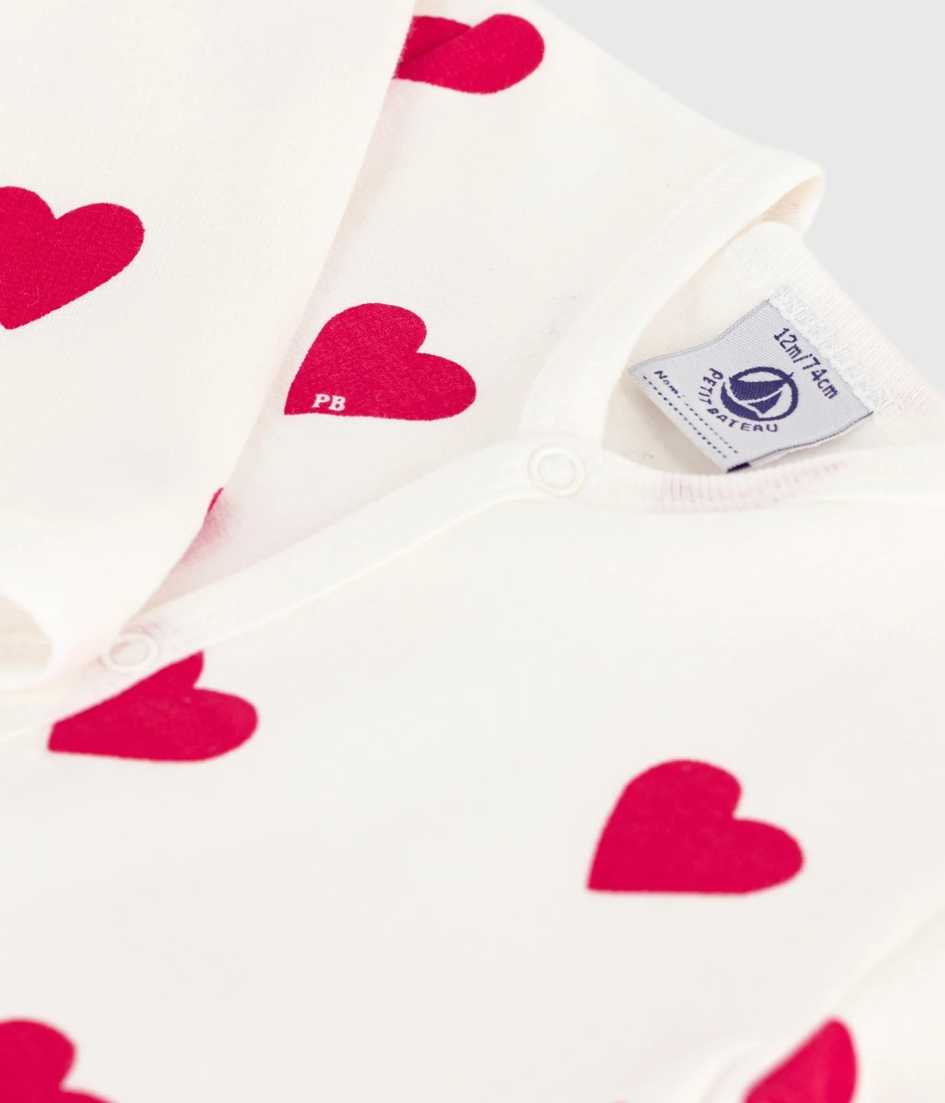 Unisex baby sleepsuit in heart-print cotton