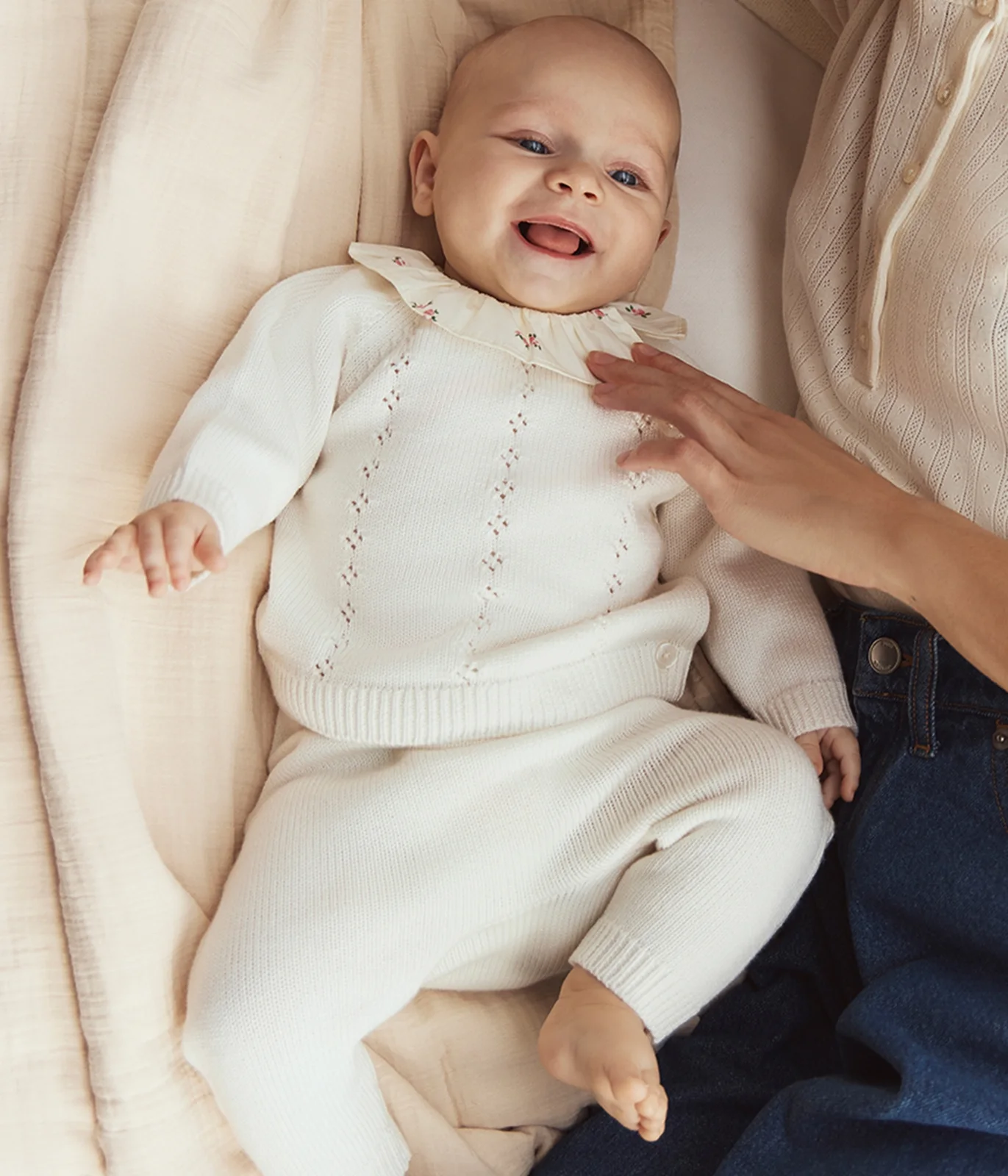 Babies' 2-piece set in wool and cotton with a flower-patterned ruff