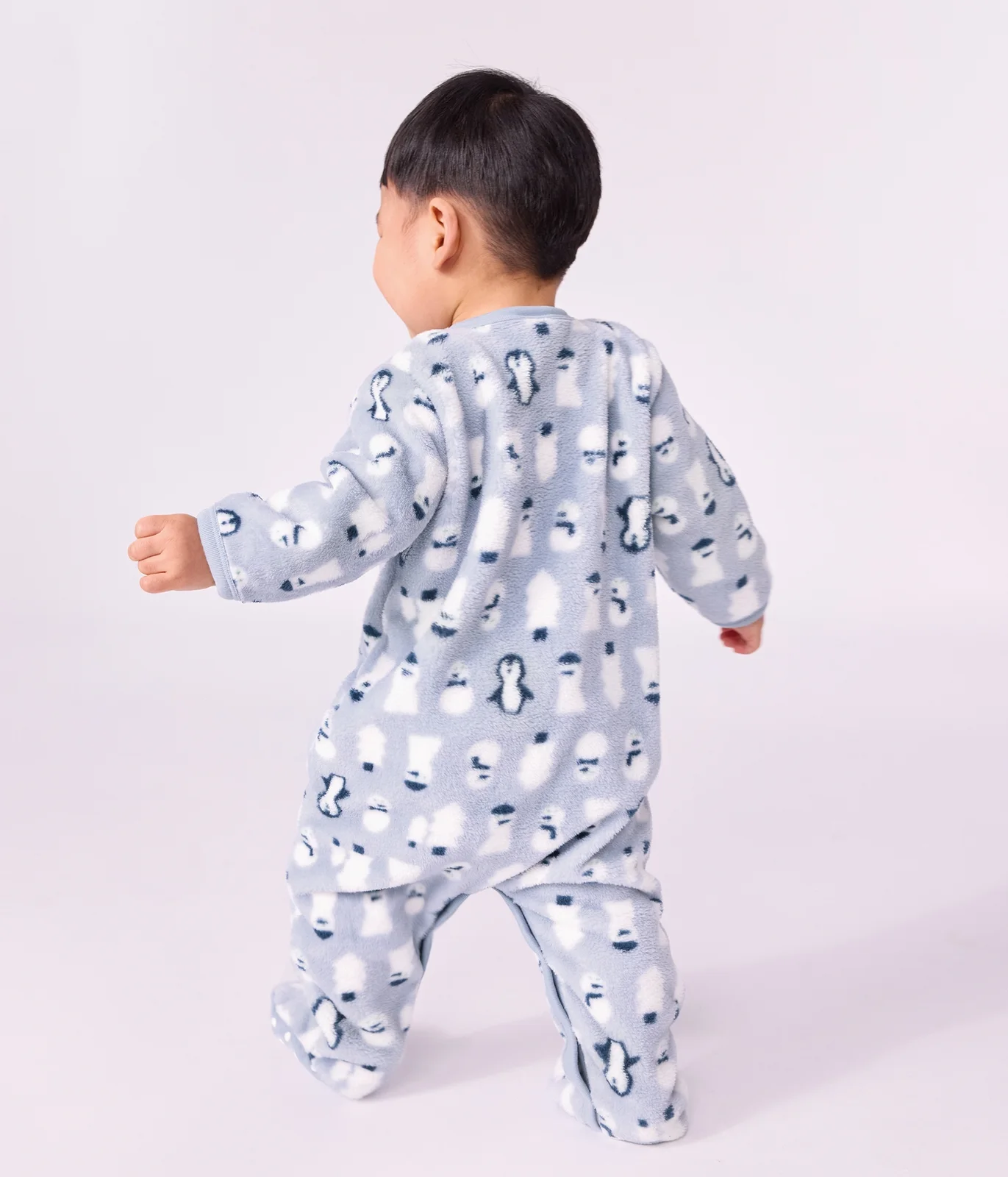 Babies' fleece onesie with a snowman print