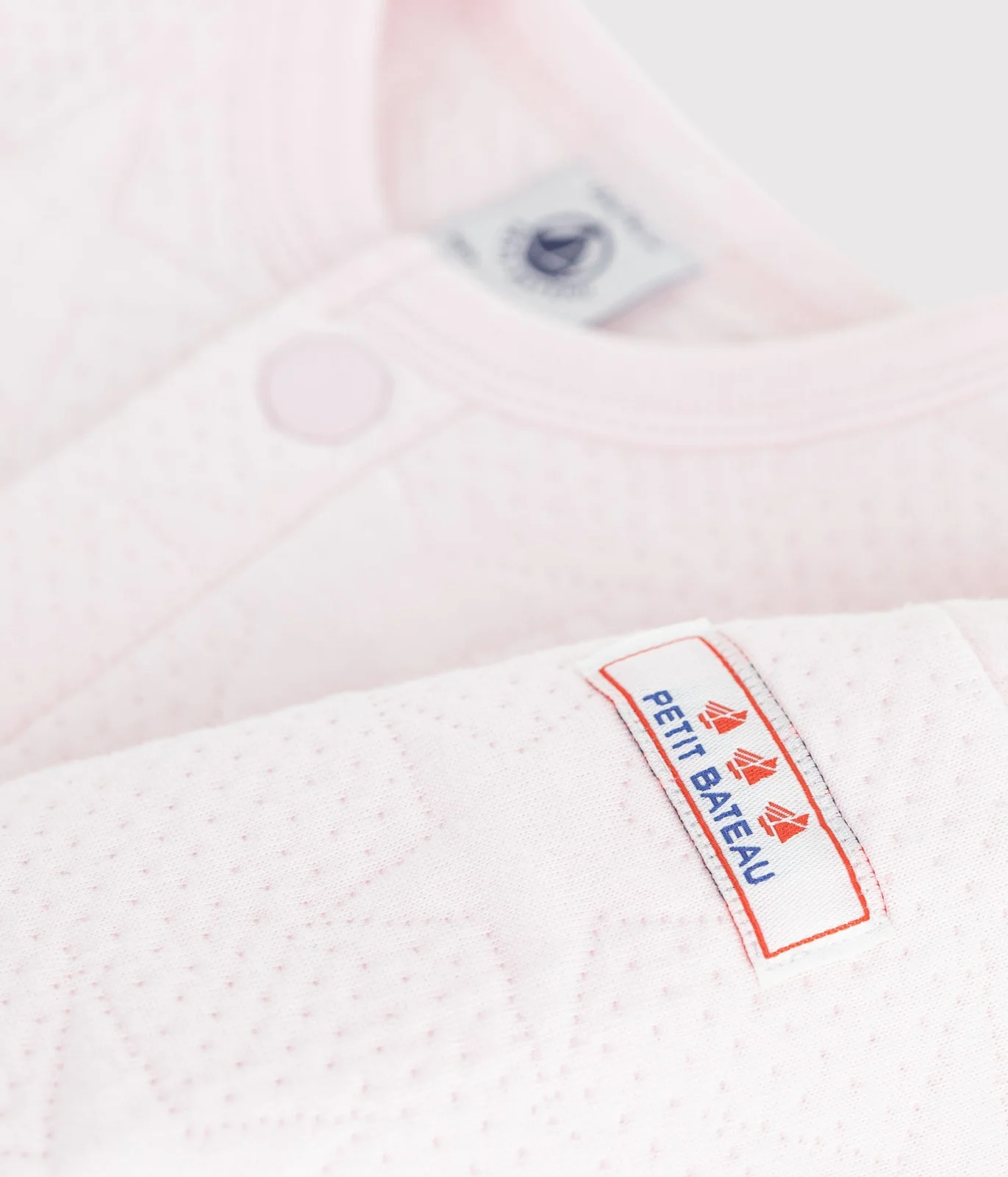 Babies' cardigan in thick cotton with a star motif