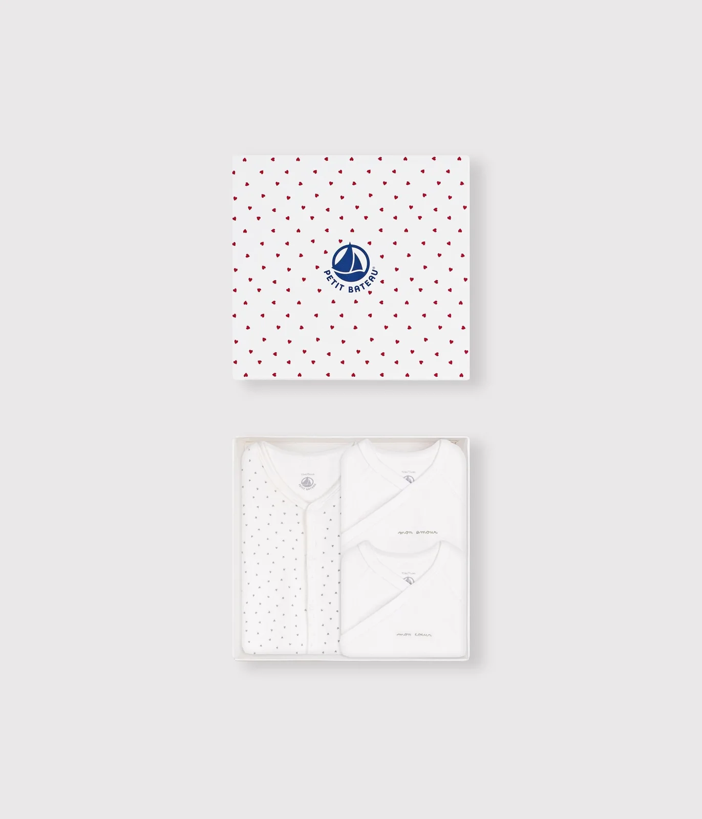Newborn babies' gift box set in cotton printed with little hearts